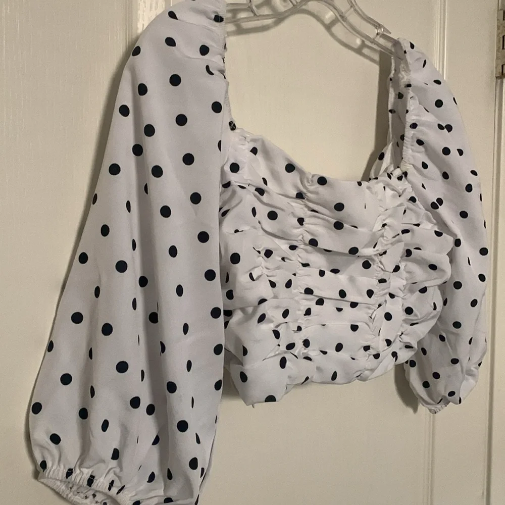 Size M SHEIN Ruched women’s Top sexy summer wear weather blouse polka dots used - Picture 3 of 14